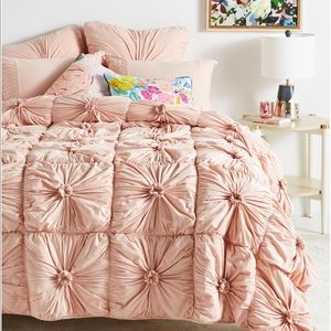 Anthropologie Organic Rosette Quilt and Shams